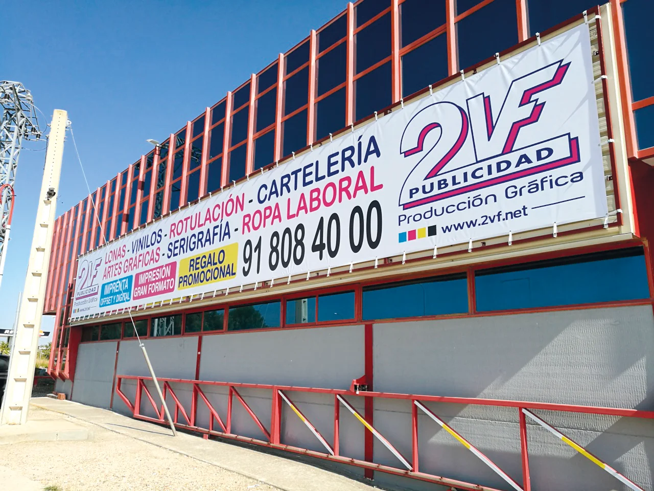Fachada de la nave de 2VF Publicidad